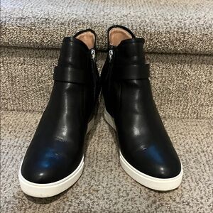 Linea Paolo Freshton Black Leather Wedge Sneaker 8.5
